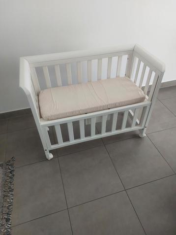 Baby bed + matras, Kinderen en Baby's, Babywiegjes en Ledikanten, Ophalen of Verzenden, Zo goed als nieuw