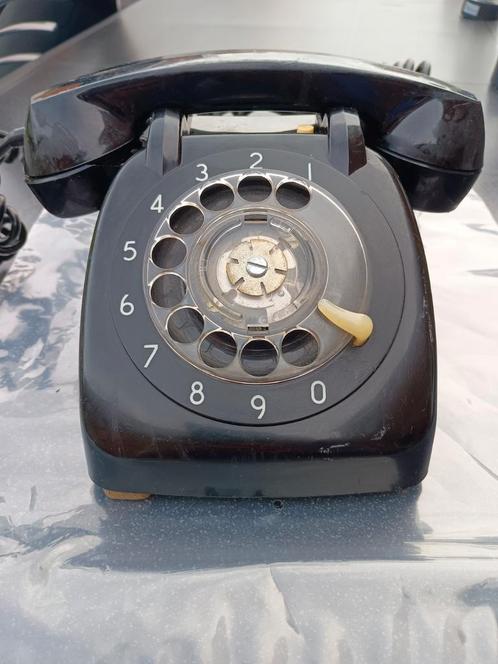 2 vintage telefoons, Telecommunicatie, Vaste telefoons | Niet Draadloos, Gebruikt, Ophalen