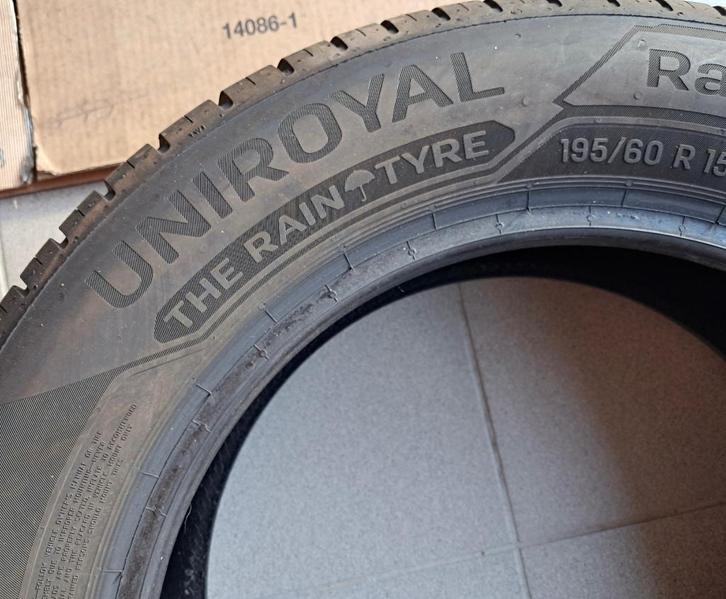 2 Uniroyal Rainexpert 5 autobanden 195/60 R15 88V, Auto-onderdelen, Banden en Velgen, Band(en), Personenwagen, Nieuw, Ophalen