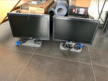 2 identieke monitors / beeldschermen / computerschermen