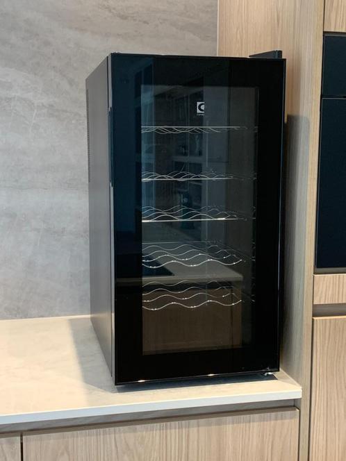 Haast NIEUWE Alcohol / wijn koelkast., Elektronische apparatuur, Koelkasten en IJskasten, Zo goed als nieuw, Zonder vriesvak, Minder dan 75 liter