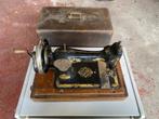 Ancienne machine à coudre Singer vintage avec boîte, Antiquités & Art, Enlèvement
