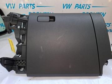 Dashboardkastje van een Volkswagen UP beschikbaar voor biedingen