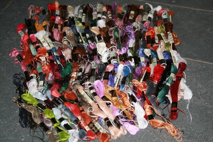 Dmc garen, Hobby en Vrije tijd, Borduren en Borduurmachines, Gebruikt, Borduurgaren of Zijde, Handborduren, Ophalen of Verzenden