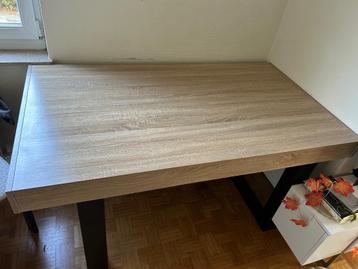 EETKAMERTAFEL  beschikbaar voor biedingen