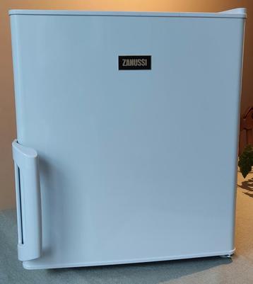 Petit réfrigérateur Zanussi idéal comme supplément ZRX51101W