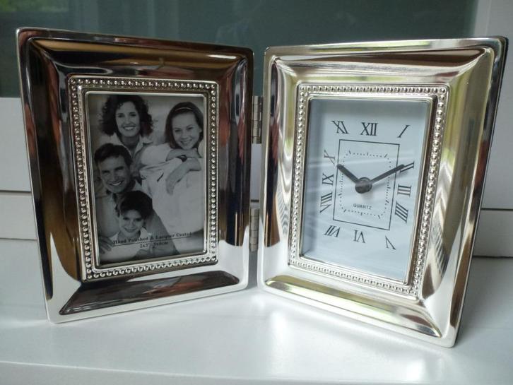 Horloge (voyage) à quartz et porte-photo en métal argenté, Antiek en Kunst, Antiek | Klokken, Ophalen
