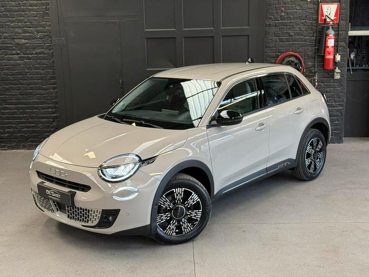 Fiat 600 Hybrid 136pk Pack style,comfort,techno, Auto's, Fiat, Bedrijf, Te koop, 600E, Achteruitrijcamera, Adaptive Cruise Control