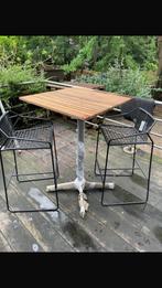 Bar tafel van hout en aluminium. En 2 bar stoelen., Bois, Enlèvement ou Envoi, Neuf