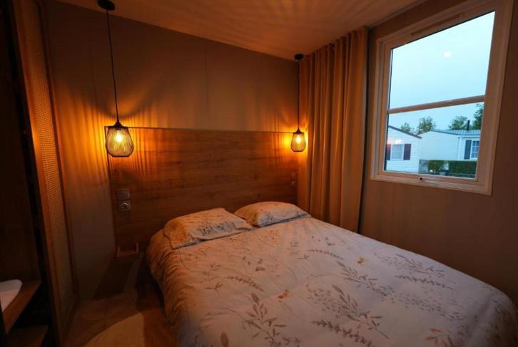 Charmante chalet in het park “Het Klein Strand” Jabbeke, Caravans en Kamperen, Stacaravans, tot en met 6, Ophalen of Verzenden