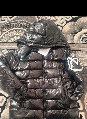 Moncler Saulx zwarte jas  beschikbaar voor biedingen
