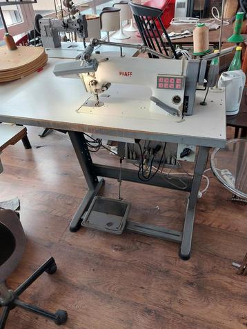 Pfaff 561 industriële naaimachine beschikbaar voor biedingen