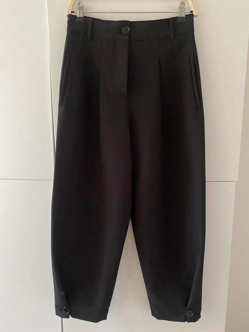 Broek Zara - zwart - maart XS (S), Kleding | Dames, Broeken en Pantalons, Zwart, Kort, Ophalen of Verzenden