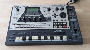Roland MC-307 Groovebox in uitstekende staat, Muziek en Instrumenten, Ophalen, Gebruikt, Roland