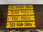 Lot van 4 industriële waarschuwings emaillebordjes, Ophalen