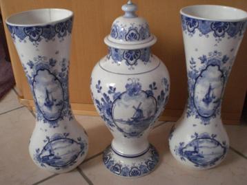 Lot de 3 vases et pots. Faïence. Anciens. beschikbaar voor biedingen