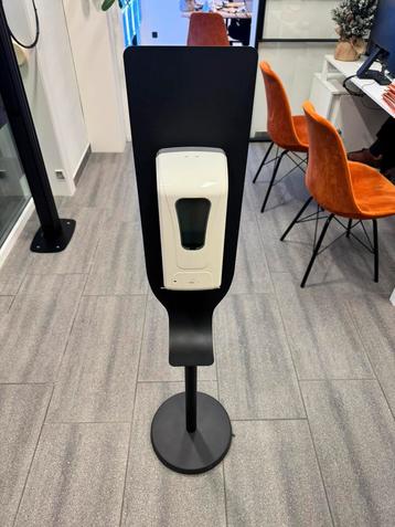 Handdispenser op stand  beschikbaar voor biedingen