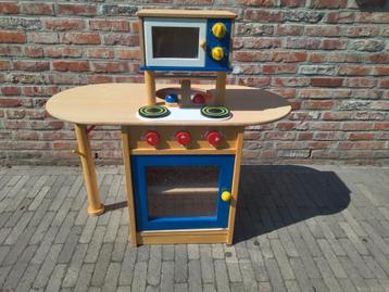 Houten speelgoedkeuken gratis beschikbaar voor biedingen