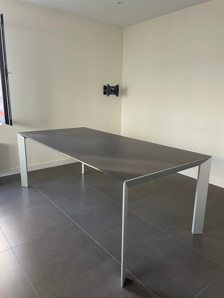 Uitschuifbare Designtafel KRISTALIA (twee beschikbaar), Huis en Inrichting, Tafels | Eettafels, Zo goed als nieuw, Ophalen