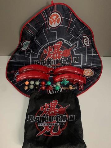 Bakugan Lot 16 Ancien Bakugan Avec Bakumat et Sac  disponible aux enchères