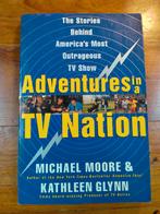 CULT PROGRAMMA ! Adventures In A TV Nation MICHAEL MOORE, Boeken, Film, Tv en Media, Ophalen of Verzenden, Zo goed als nieuw, Tv-serie