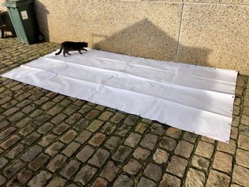 afdek zeilen beschikbaar voor biedingen
