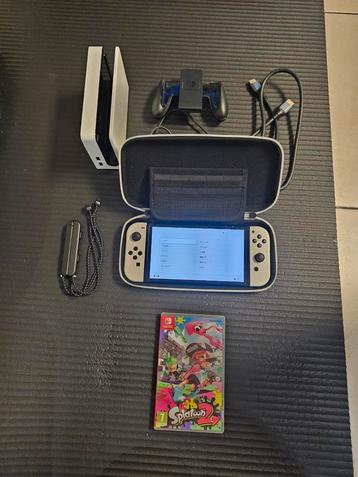 NINTENTO SWITCH OLED IN NIEUW STAAT MET SPLATOON, Games en Spelcomputers, Ophalen of Verzenden, Zo goed als nieuw, Switch OLED