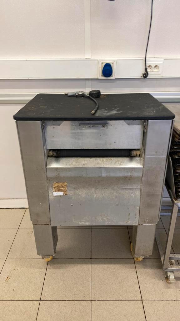 Machine de nettoyage de plaques de cuisson avec plaques, Articles professionnels, Horeca | Équipement de cuisine, Enlèvement