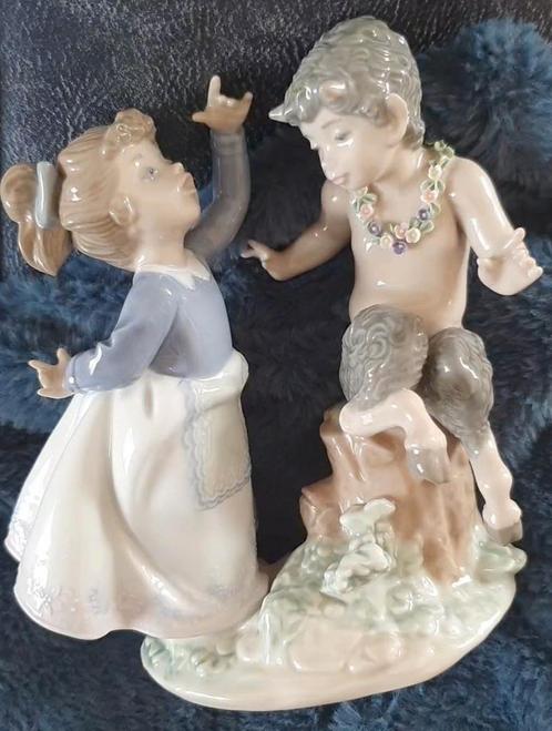 Lieve Porselein Lladro beeld- " Vreemde vriendschap "., Antiek en Kunst, Curiosa en Brocante, Verzenden