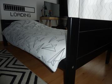 Lifetime bed zwart geschilderd beschikbaar voor biedingen