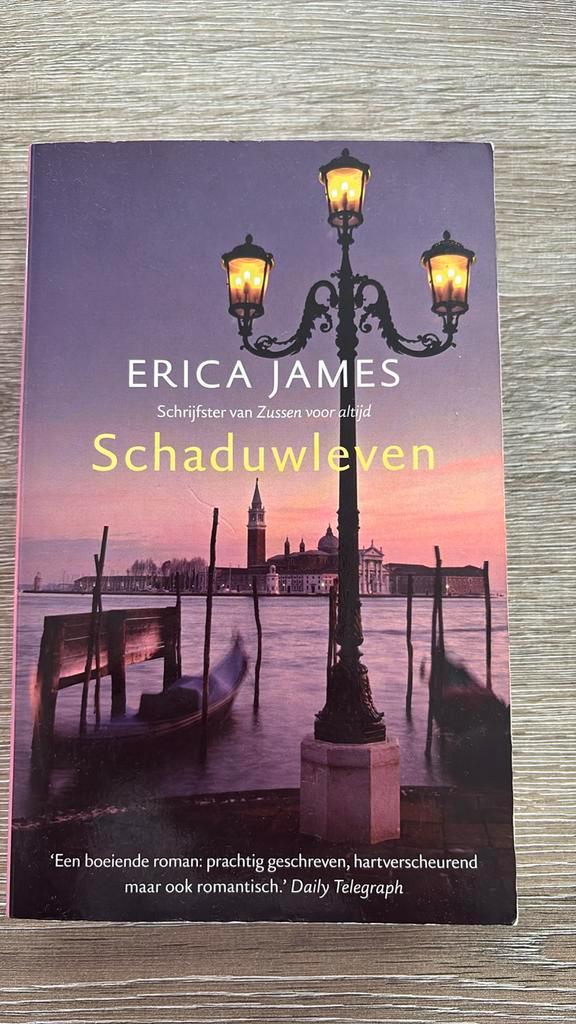 Erica James - Schaduwleven, Boeken, Literatuur, Zo goed als nieuw, Ophalen of Verzenden