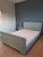 Antiek bed (140200) + lattenbodem + matras + nachtkastje, Ophalen