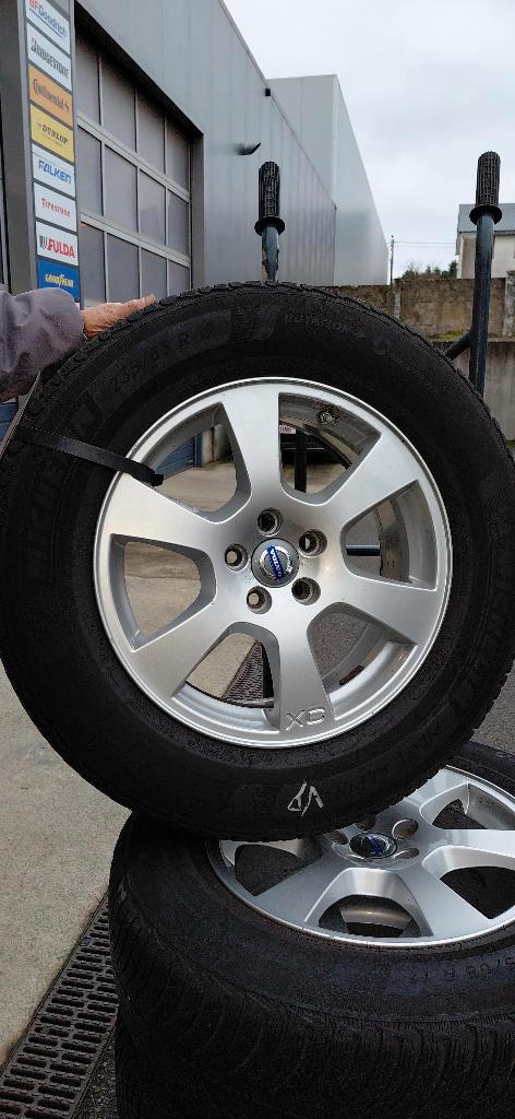 4 complete wielen voor Volvo XC60 SUV, Auto-onderdelen, Banden en Velgen, Band(en), Winterbanden, 17 inch, 235 mm, Bestelwagen