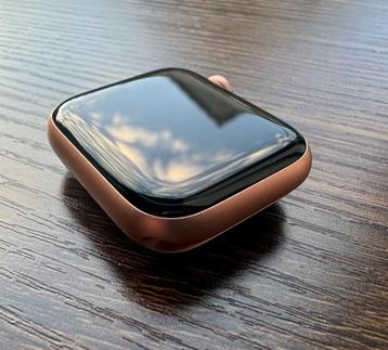 Apple Watch 4 40mm Rose-Gold Aluminium beschikbaar voor biedingen