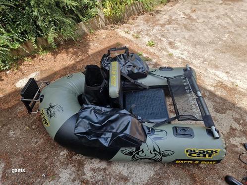 Floatube black cat et moteur, Watersport en Boten, Hengelsport | Roofvissen, Zo goed als nieuw, Ophalen