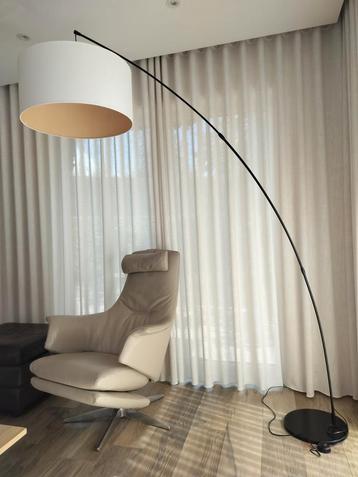 Staande lamp beschikbaar voor biedingen