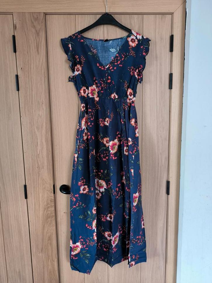 Donker blauwe jurk bloemenprint mt L shein., Kleding | Dames, Jurken, Zo goed als nieuw, Maat 42/44 (L), Blauw, Onder de knie