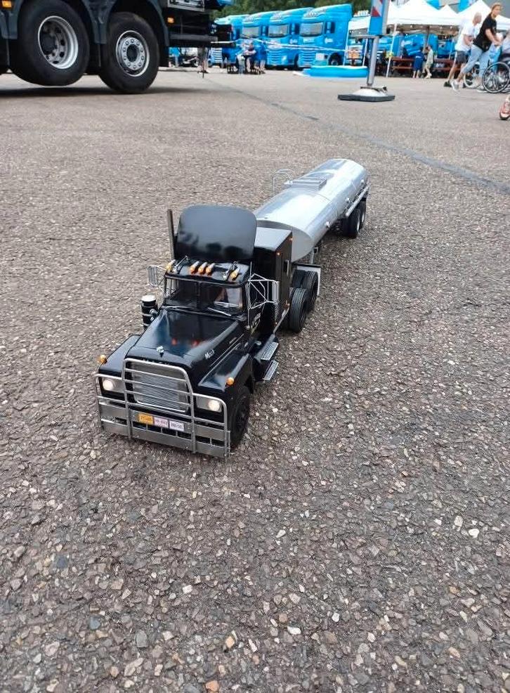 100% nagemaakte 1:14RC Rubber duck uit film convoy, Hobby en Vrije tijd, Modelbouw | Radiografisch | Auto's, Nieuw, Schaal 1:14