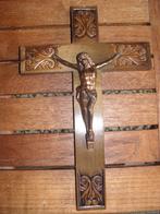 Antiek houten kruisbeeld met koperen Christus., Ophalen of Verzenden
