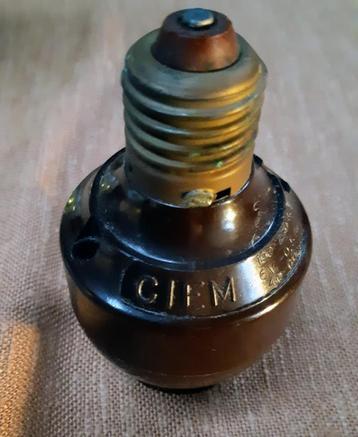 Zeer zeldzaam transfo verlichting uit de oorlog met lamp.... beschikbaar voor biedingen