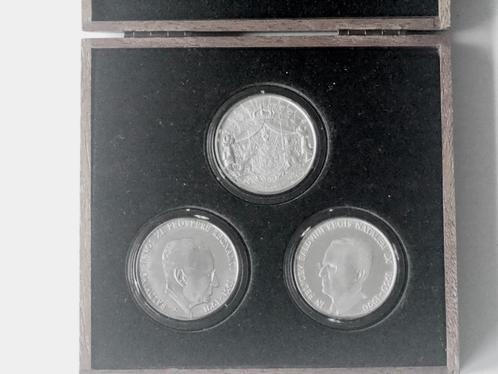 drie zilveren munten in houten luxedoos, a verminderde prijs, Collections, Collections Autre, Neuf, Enlèvement ou Envoi