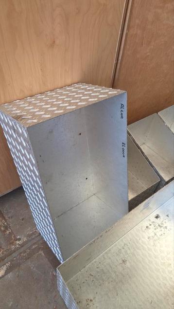 Aluminium gelaste bakken beschikbaar voor biedingen