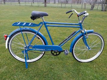 Retro fiets beschikbaar voor biedingen