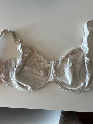 Prima Donna BH EUR  75E FR met gouden accenten beschikbaar voor biedingen