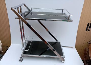 vintage serveerwagen modernistisch beschikbaar voor biedingen