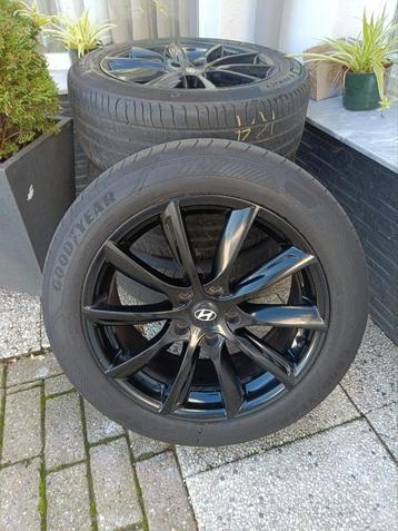 Mooie Zwarte Velgen met Banden  beschikbaar voor biedingen