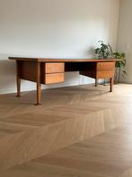 Vintage directiebureau Burwood, Huis en Inrichting, Ophalen, Gebruikt, Bureau