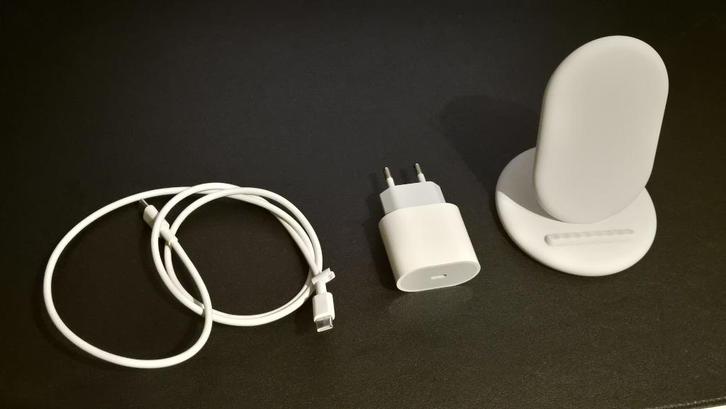 Google Pixel Stand 1e generatie draadloze oplader, Telecommunicatie, Mobiele telefoons | Telefoon-opladers, Zo goed als nieuw