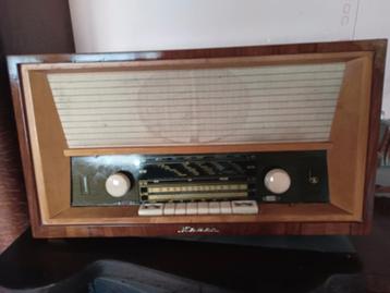 A vendre radio vintage VEB Stern radio Berlin RFT disponible aux enchères