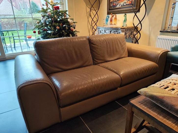 2 Prachtige Italiaanse Natuzzi zitbanken in nieuwstaat, Huis en Inrichting, Zetels | Zetels, Zo goed als nieuw, Rechte bank, Driepersoons